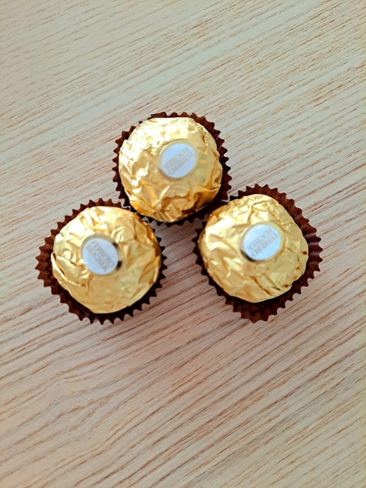  페레로로쉐 )  달달하고 깊은 초콜렛을 먹고 싶을 땐 페레로로쉐