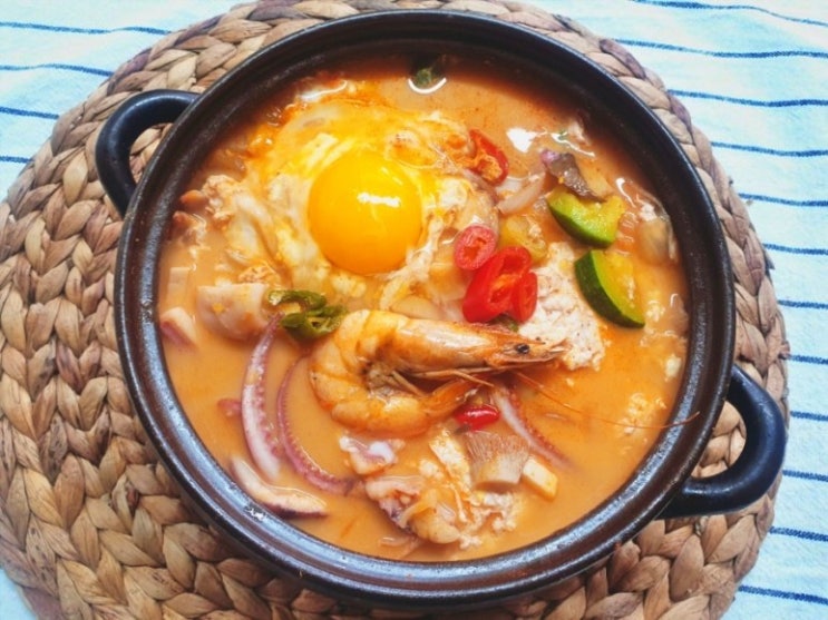  해물 순두부찌개 고기없이 더 맛있게 칼칼한 순두부찌개 끓이는법