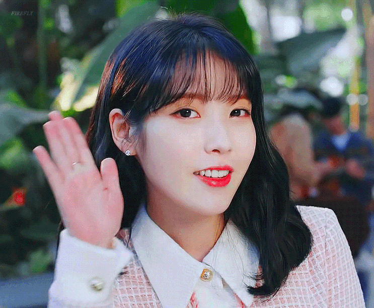 아이유, 하늘하늘 원피스 차림의 풋풋한 싱그러운 자태 "그리운 만남 그리운 여유" 아이유, 하늘하늘 원피스 차림의 풋풋한 싱그러운 자태 "그리운 만남 그리운 여유"