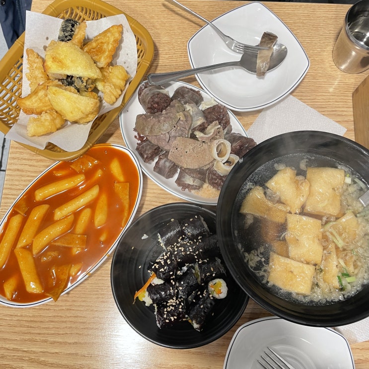 [신대방 삼거리]꼭지떡볶이 뭐가 맛있을지 모르니 종류별로 다 시키자 :)