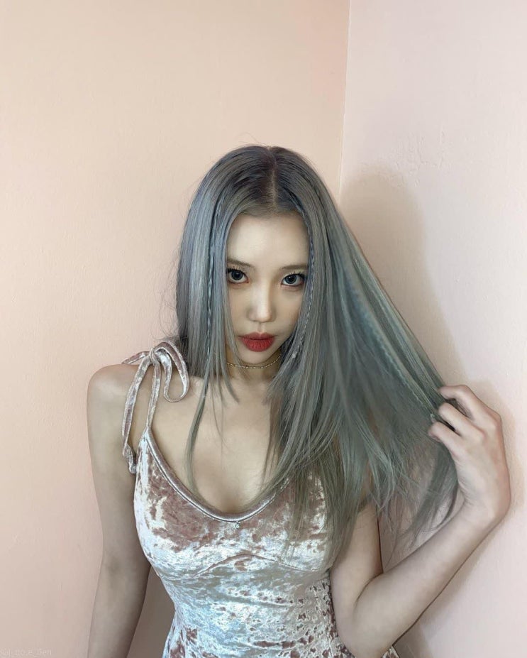 모모랜드 멤버 주이, 탄탄한 바디라인이 드러나는 밀착 원피스 입은 성숙한 여성미 모모랜드 멤버 주이, 탄탄한 바디라인이 드러나는 밀착 원피스 입은 성숙한 여성미