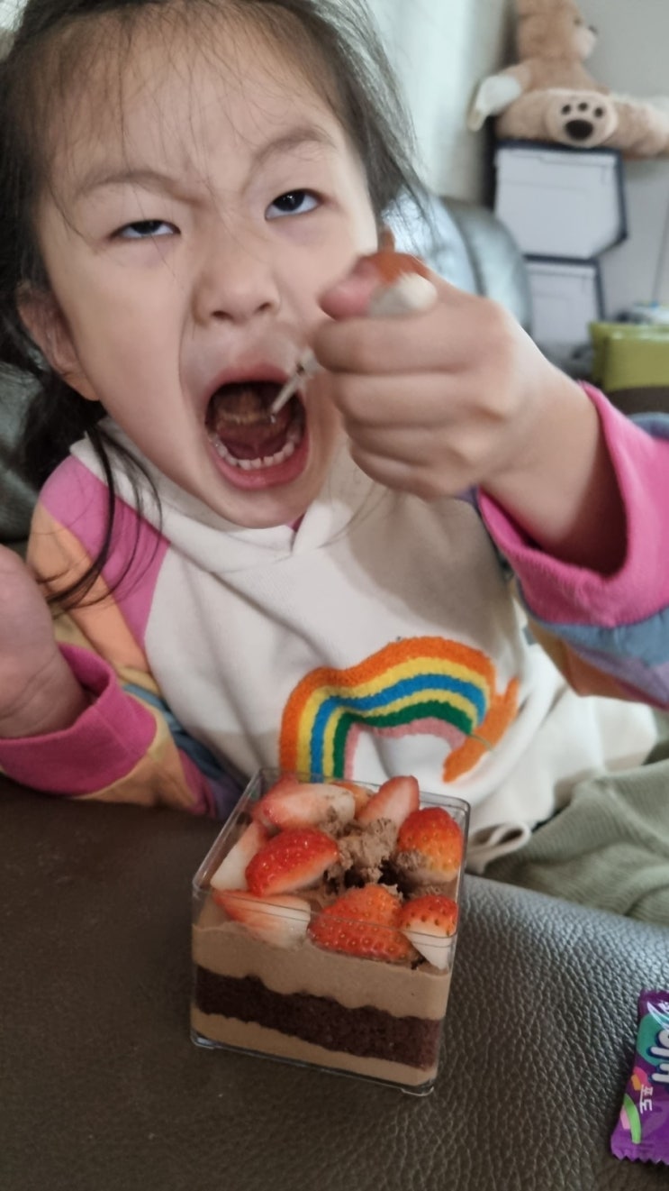 맛있는 파.바 딸기초코와 김선생 김밥으로 저녁때우기