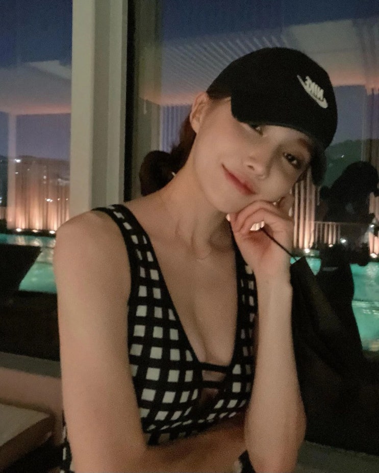 '하트시그널3' 서민재, 얇은 팔뚝과 선명한 쇄골이 드러난 원피스 입은 군살 없는 미모 '하트시그널3' 서민재, 얇은 팔뚝과 선명한 쇄골이 드러난 원피스 입은 군살 없는 미모