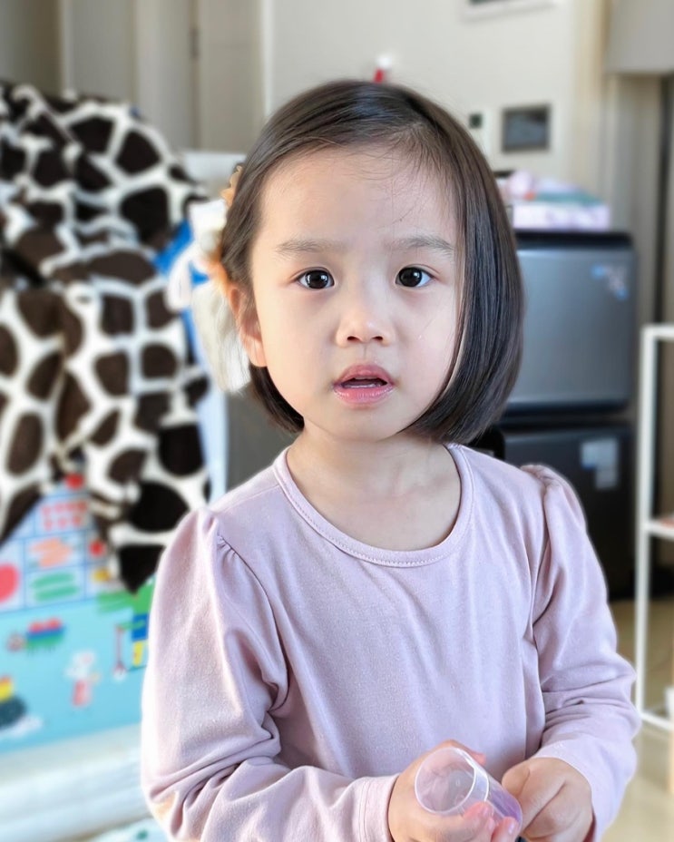 딸 지민이 첫 미용실 컷트기념 포스팅, 단발머리로 변신했어요