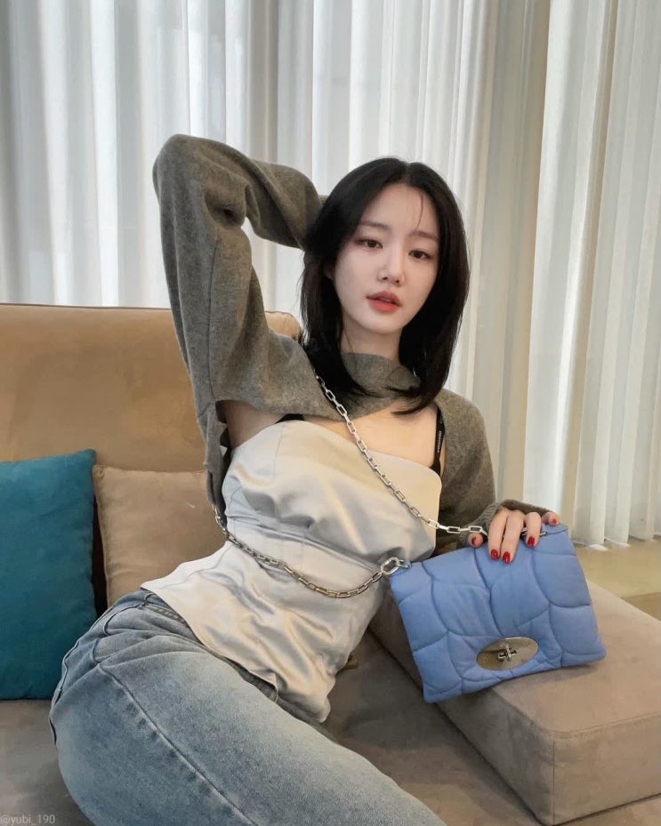 '이다인 동생' 이유비, 튜브톱에 청바지 입었을 뿐인데 매일 리즈 경신 "내 솜사탕이야" '이다인 동생' 이유비, 튜브톱에 청바지 입었을 뿐인데 매일 리즈 경신 "내 솜사탕이야"
