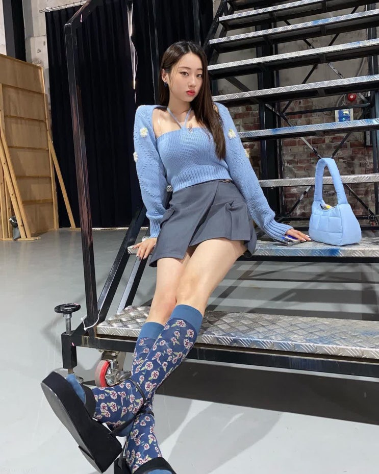 가수 경리, 작은 얼굴과 긴다리로 날씬한 몸매와 독보적인 우월한 9등신 비율 가수 경리, 작은 얼굴과 긴다리로 날씬한 몸매와 독보적인 우월한 9등신 비율