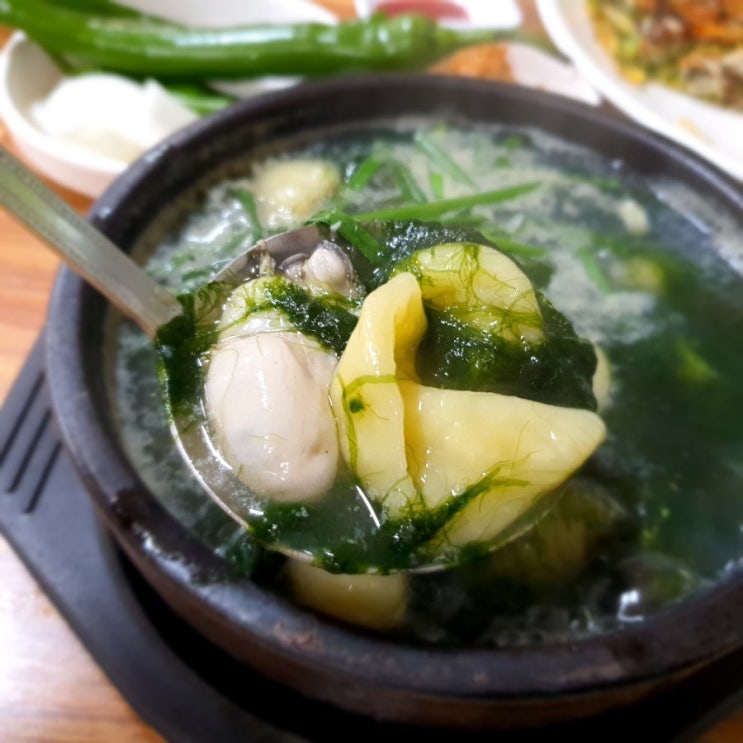 겨울 보양식 매생이 굴국밥(뚝배기) 굴전 굴효능