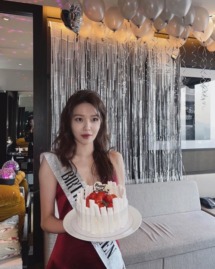 소녀시대 멤버 수영, 생일 맞아 슬립 원피스 입고 깡마른 몸매 자랑 "티파니도 축하" 소녀시대 멤버 수영, 생일 맞아 슬립 원피스 입고 깡마른 몸매 자랑 "티파니도 축하"