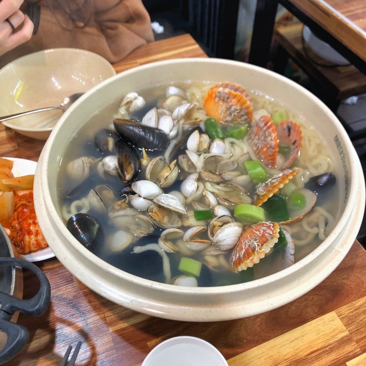 부산 여행 해운대 전통시장 맛집 31cm해물칼국수 (ft.매운김치)