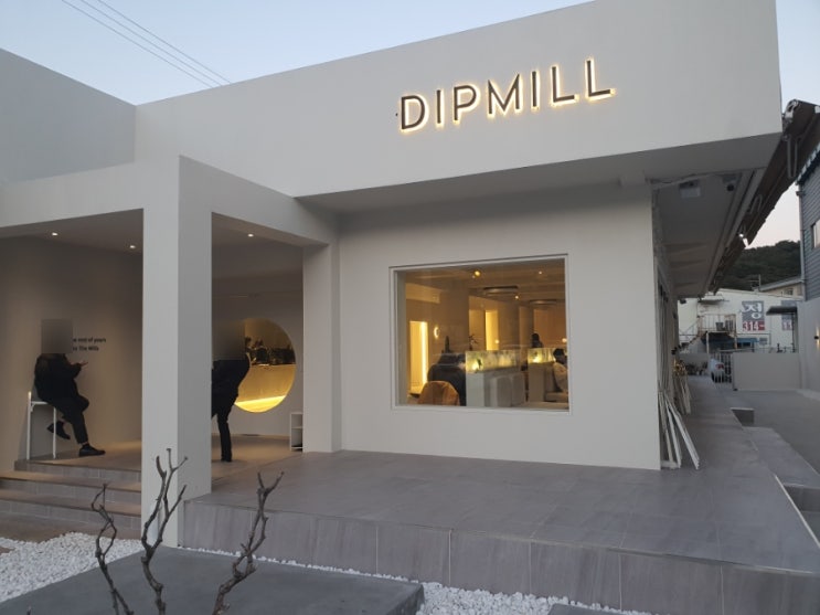  김해장유 카페 "딥밀(DIPMILL)" 플렌테리어 컨셉카페 인생샷 건져요!