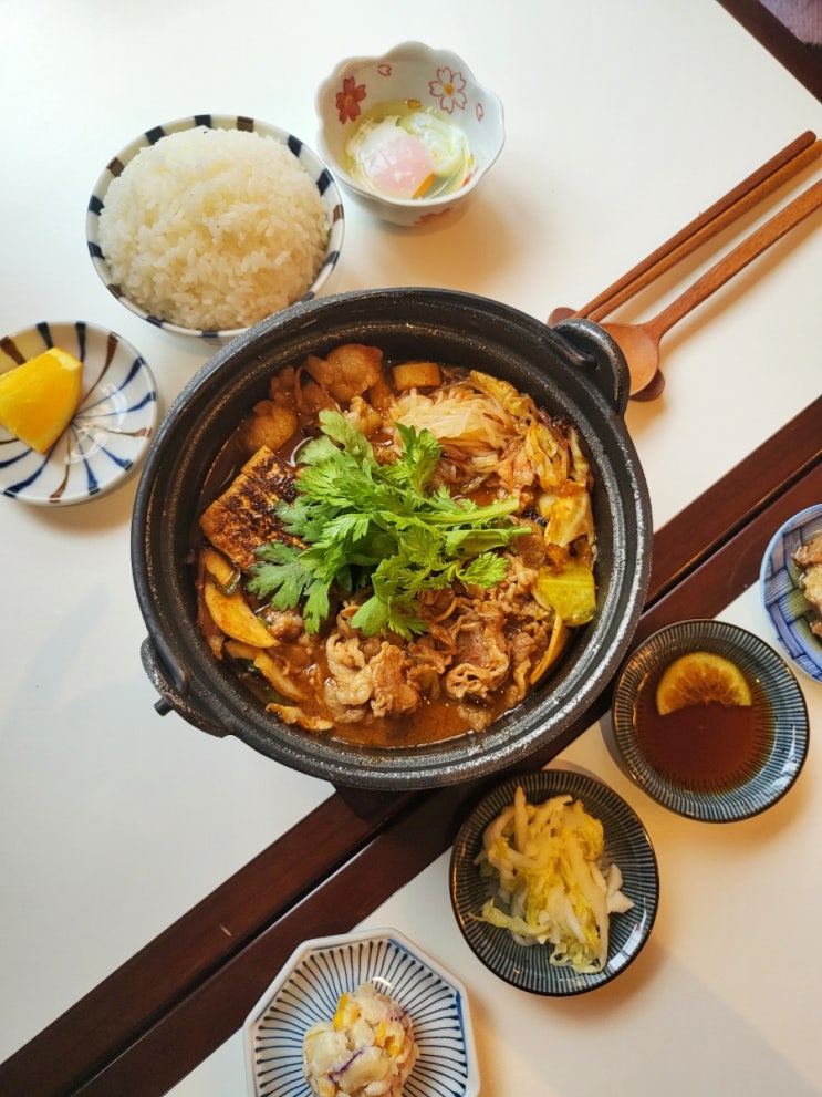  샤로수길 킷사서울 :: 일본가정식 맛집, 모츠스키야키와 부타동