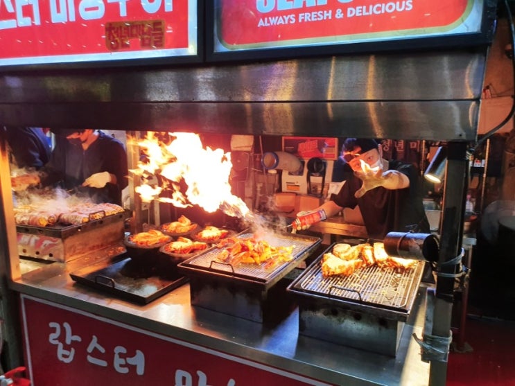  즐거웠던 제주여행의 마지막은 북적북적한 동문야시장에서 포장한 다양한 음식들과!