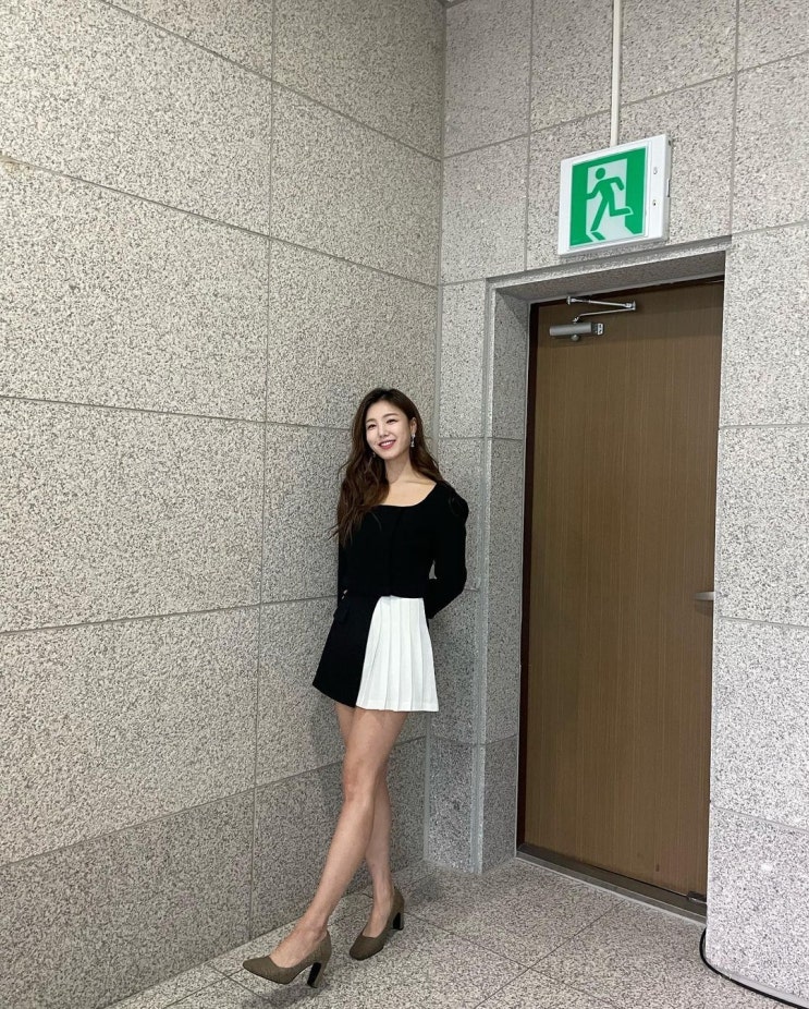 가비앤제이 제니, 불륜 스캔들에 불쾌감...물오른 미모와 각선미 뽐내 "네티즌 시선 잡아" (화보) 가비앤제이 제니, 불륜 스캔들에 불쾌감...물오른 미모와 각선미 뽐내 "네티즌 시선 잡아" (화보)