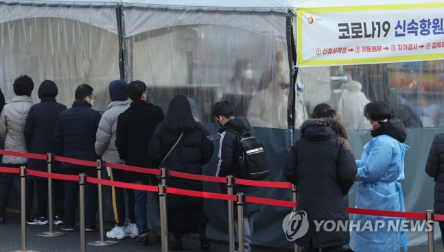 "오미크론에 위중증 곧 다시 증가 전망…병상대란 재발할 수도"