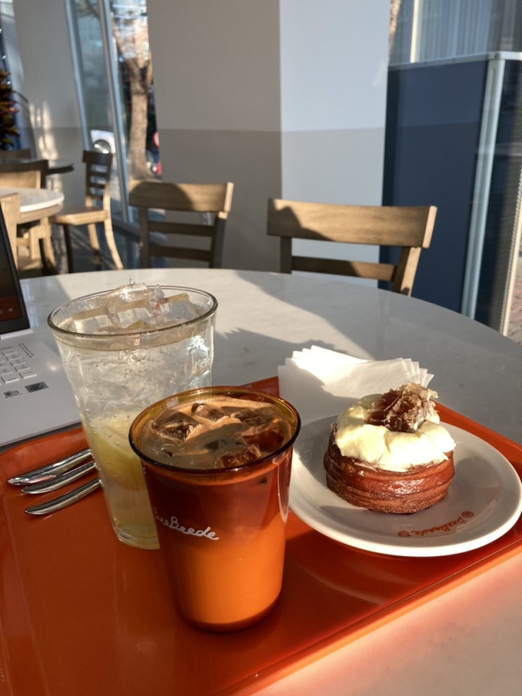 [상무지구 카페] 가로수길 크로넛 맛집 광주 상륙! 비비드