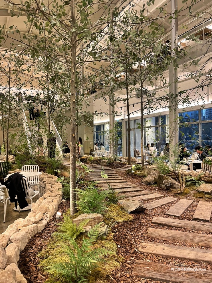  지쳐있는 도심속에 숲이 있는 경산 카페'마고포레스트(Margaux forest)'
