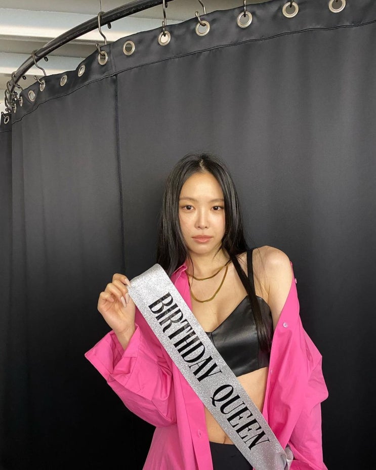 에이핑크 손나은, 생일 케이크 들고서 미소 짓는 귀여운 모습 "눈이 휘둥그레졌다" 에이핑크 손나은, 생일 케이크 들고서 미소 짓는 귀여운 모습 "눈이 휘둥그레졌다"