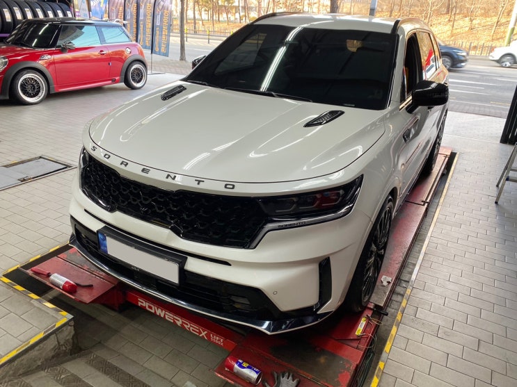  쏘렌토 MQ4 20인치 타이어 교체 저소음과 긴 마일리지의 미쉐린 프라이머시 투어 올시즌 스펀지