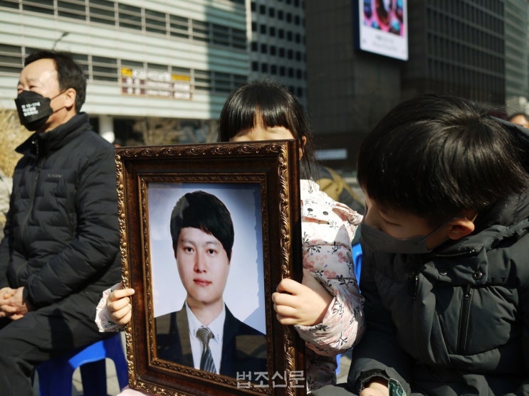 "하늘로 간 딸이 남긴 마지막 말은 '아빠'"... 코백회, '백신 희생자 추모식' 개최 "하늘로 간 딸이 남긴 마지막 말은 '아빠'"... 코백회, '백신 희생자 추모식' 개최