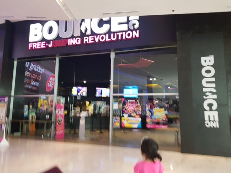  태국 주재원 생활 중 아이들과 방콕 여행: 엠쿼티어X엠포리엄 2탄: 거대한 방방이 월드 바운스(Bounce)와 아이맥스(IMAX)영화관