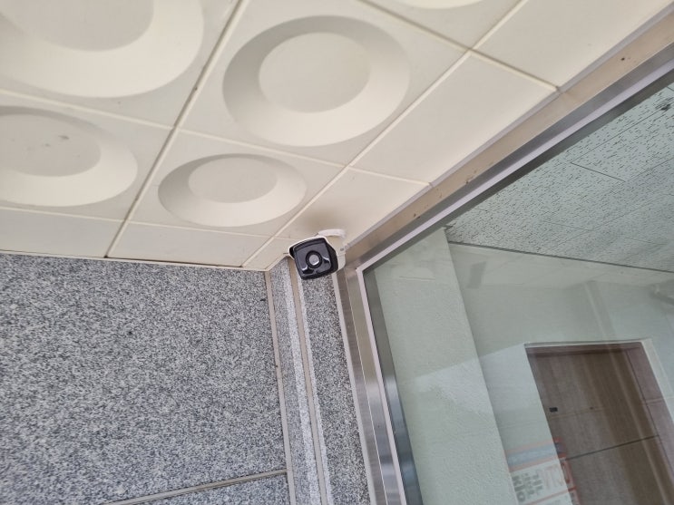  군산 익산 cctv 요양원 사각지대 cctv 카메라 추가  음향 시공 설치 건물 벽이 파손되서 아파해요! 누가 그랬을까 ?