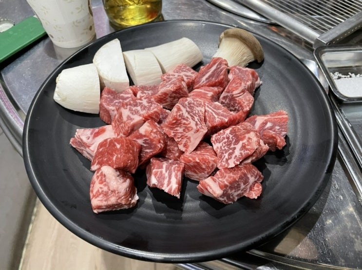  서울 송파구 방이동ㅣ잠실역ㅣ깍뚝연탄구이ㅣ방이먹자골목 맛집ㅣ꽃살 등심 육회 육사시미 맛집