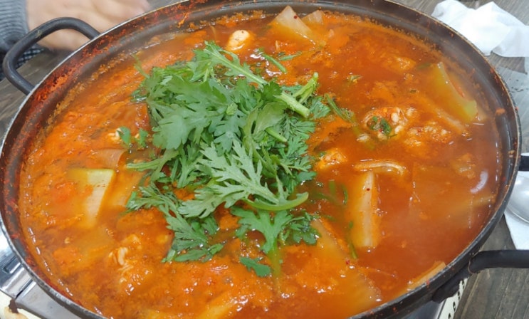  추운 날씨에  얼큰한 국물 땡기면 대구알탕