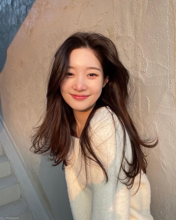 다이아 멤버 배우 정채연, 굵은 웨이브 머리 넘기며 청순함 뽐내 "넘사벽 비주얼" 다이아 멤버 배우 정채연, 굵은 웨이브 머리 넘기며 청순함 뽐내 "넘사벽 비주얼"