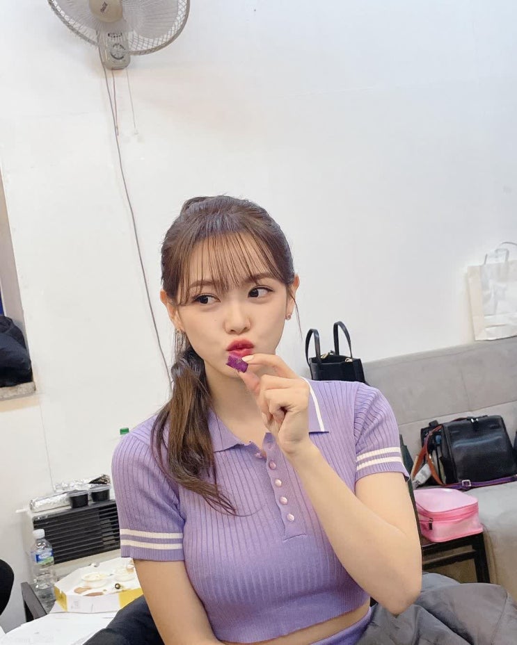 가수 김세정, 깔끔하게 묶은 포니테일로 상큼 발랄한 무드...갈수록 예뻐진다 가수 김세정, 깔끔하게 묶은 포니테일로 상큼 발랄한 무드...갈수록 예뻐진다