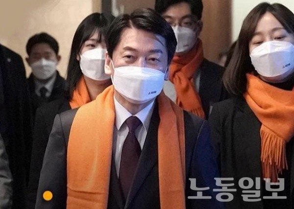 뉴스> <b>안철수</b>, 국민의힘 <b>윤석열</b>에게 야권 후보 <b>단일화</b> 전격... 