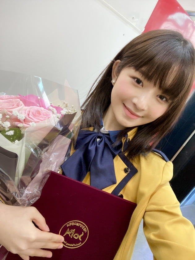 아이브 레이, 청초한 미소녀 포즈로 "졸업을 축하해 준 멤버들과 다이브에게 감사" 아이브 레이, 청초한 미소녀 포즈로 "졸업을 축하해 준 멤버들과 다이브에게 감사"