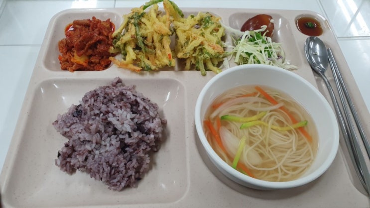  매일 한 줄 일기쓰기 - 02.15 (구내식당&집밥 근황, 발렌타인데이, 오늘의 필사)