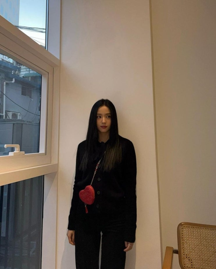 블랙핑크 지수, 빨간 하트 모양 미니백 들고 블링크에게 "해피 발렌타인 데이" 블랙핑크 지수, 빨간 하트 모양 미니백 들고 블링크에게 "해피 발렌타인 데이"