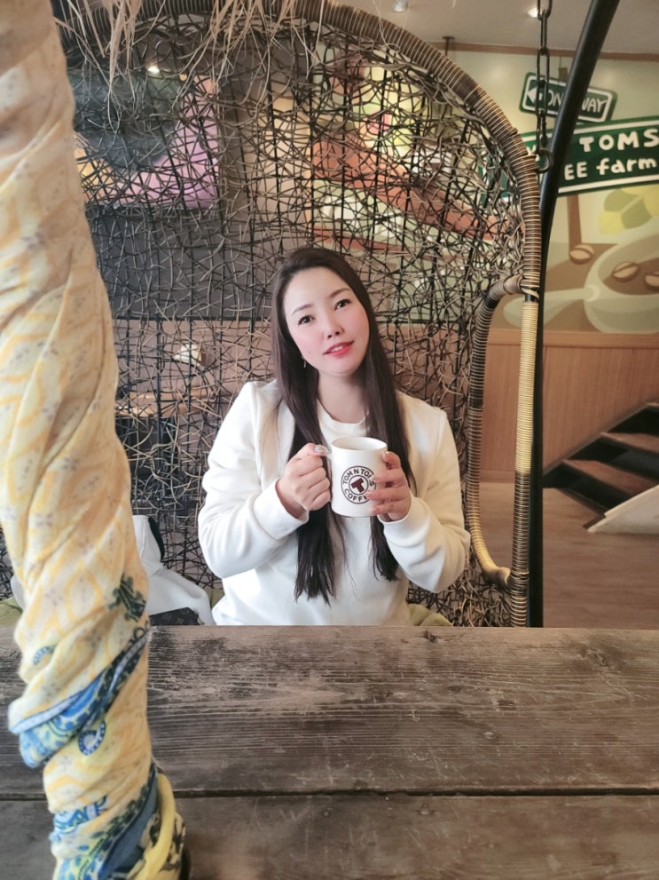  넓었던 안산성포동커피 탐앤탐스