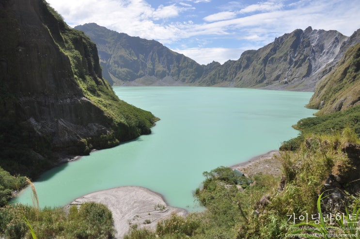 필리핀 "피나투보 산(Mt. Pinatubo)" - 활화산 트래킹 & 크레이터 호수(Crater lake)