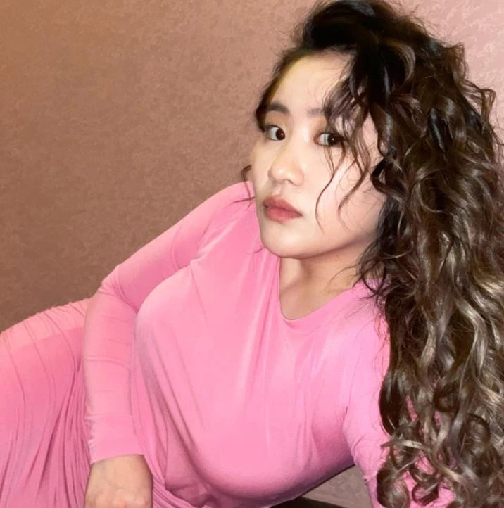어반자카파 멤버 조현아, 명품 재킷 안에 과감한 노출 의상 입은 파격적인 패션 어반자카파 멤버 조현아, 명품 재킷 안에 과감한 노출 의상 입은 파격적인 패션