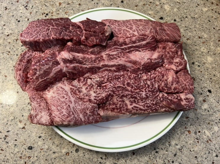  청주 카우스토리 찐팬 한우모둠/칼집삼겹살/곰탕/머릿고기/떡갈비