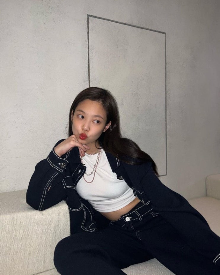 블랙핑크 제니의 파격 노출, 과감하게 속옷 화보 공개 "네티즌들 감탄" 블랙핑크 제니의 파격 노출, 과감하게 속옷 화보 공개 "네티즌들 감탄"