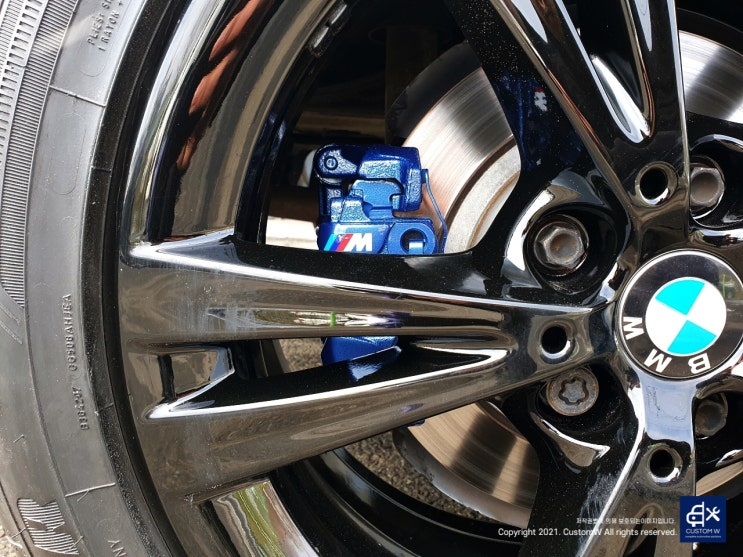  BMW 218d 액티브 투어러 블랙유광 휠도색 + 블루 캘리퍼 도색