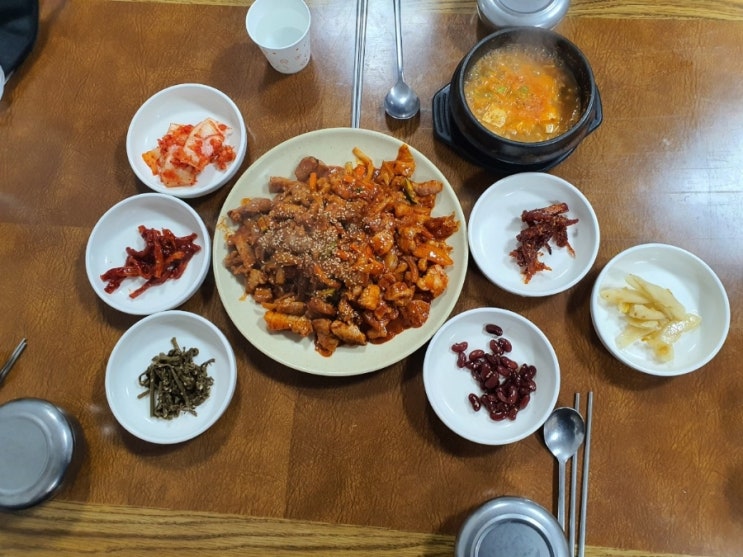 문경온천앞 맛있는 점심식사-맛있는 찌개와 양많은 제육볶음 '콩요리전문'청국장(콩요리우리맛칼국수)