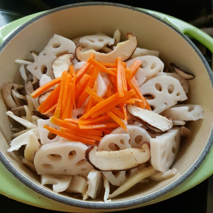 한그릇 요리로 좋은 연근버섯밥 만들기