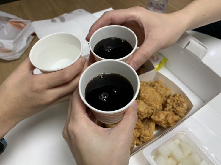 추운 겨울 이사! 어제 영혼 탈탈 털어~~이사 잘 마쳤어요! 정리할게 많지만 지금은 후련함 가득입니다용~~ 추운 겨울 이사! 어제 영혼 탈탈 털어~~이사 잘 마쳤어요! 정리할게 많지만 지금은 후련함 가득입니다용~~