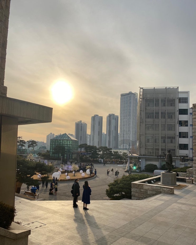 졸업시즌 퇴근길 풍경 졸업시즌 퇴근길 풍경