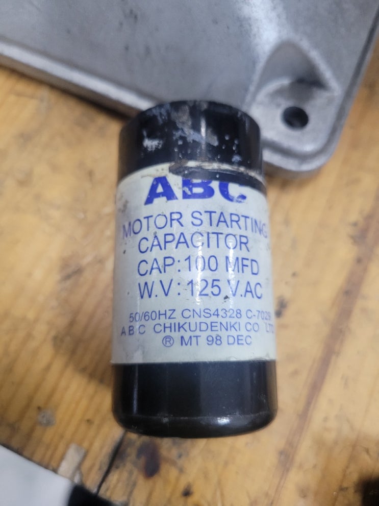  호환콘덴서 커패시터 abc motor starting capacitor 100 mfd 125V.AC 안내