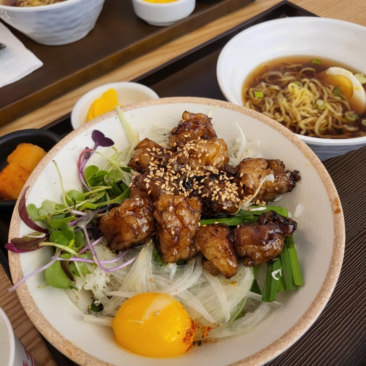 강남 대창덮밥 맛집 호와당 / 썸띵어바웃커피 케이크 추천 !
