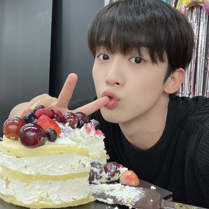 여동생이 대회 1등하니까 자랑하러온 김요한 여동생이 대회 1등하니까 자랑하러온 김요한