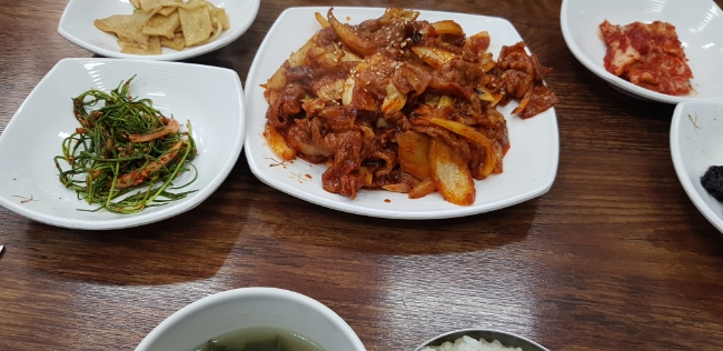 평촌 돈담 고추장불돈 점심 식사 후기 포스팅 평촌 돈담 고추장불돈 점심 식사 후기 포스팅
