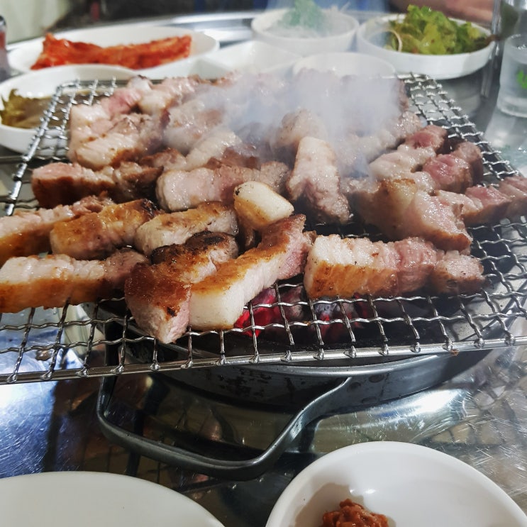  대구 서구 평리동 간판 없는 삼겹살 맛집 '기찻길삼겹살'