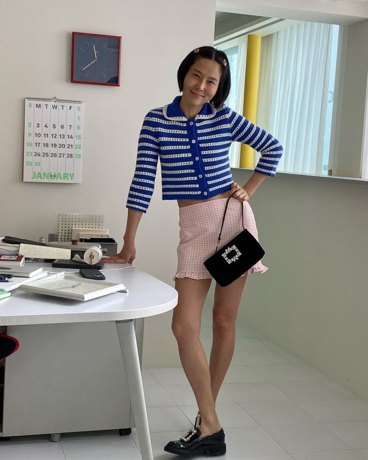 '마이큐' 김나영, 살짝 드러난 허리라인과 늘씬한 다리로 모델 같은 비율 "점점 어려지는 미모" '마이큐' 김나영, 살짝 드러난 허리라인과 늘씬한 다리로 모델 같은 비율 "점점 어려지는 미모"