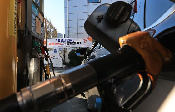 "이럴 거면 전부 알뜰주유소 만들지" 주유소 사장님의 분노 "이럴 거면 전부 알뜰주유소 만들지" 주유소 사장님의 분노